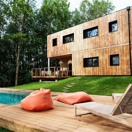 Dans Les Arbres Hotel