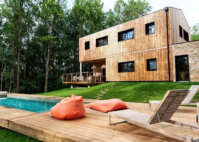 Dans Les Arbres 호텔