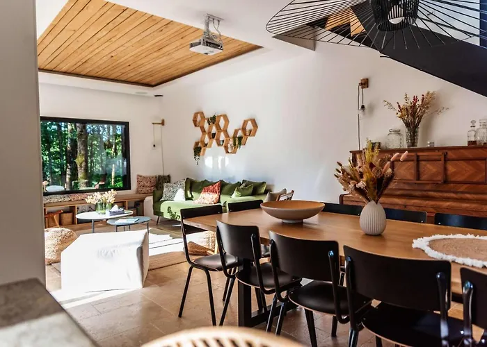 Dans Les Arbres 호텔 Lanta