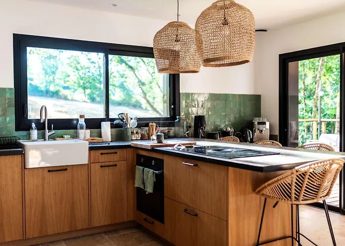 Dans Les Arbres 호텔