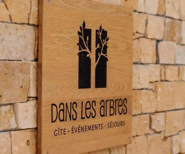 Dans Les Arbres 호텔 Lanta