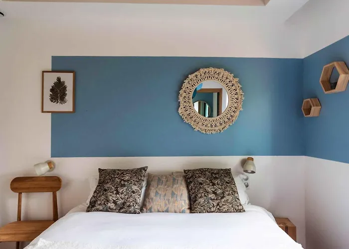 Dans Les Arbres 호텔