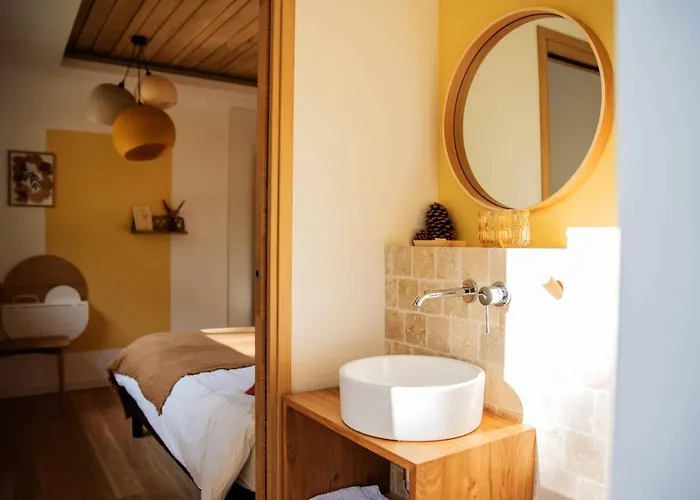 Dans Les Arbres 호텔 Lanta